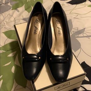 Life Stride navy Blue shoes